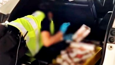 Photo of 团伙新手法掩人耳目 改装出租车走私香烟
