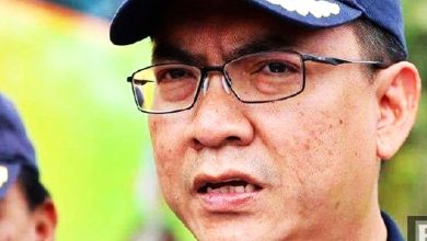 Photo of 不满官员拦截开罚 骑士掷爆竹辱骂挑衅