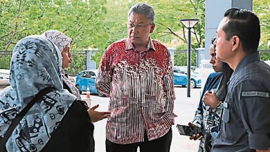 Photo of 公共场所乱丢烟蒂 2男罚款+社区服务
