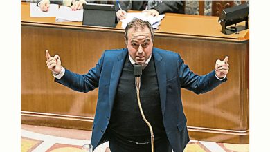 Photo of 法总理再挺过不信任动议 财政预算案终获通过