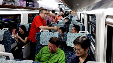 Photo of 鼓励民众多搭公交 陆兆福以身作则搭ETS返乡过节