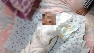 Photo of 妇女竟在3幼儿面前吸毒    么儿刚满月  生父已入狱
