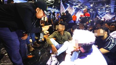 Photo of 移民局捣夜店捕48外籍人士 1官员摔伤