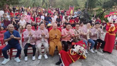 Photo of 黄佳祯赴新港新村 派2.3万“开工大红包”
