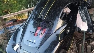 Photo of 疑失控撞分界堤 车毁人无恙遭开罚