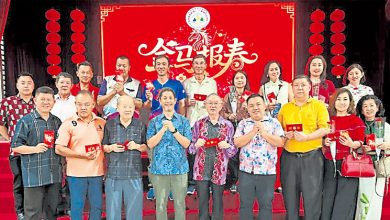 Photo of 魏晓隆拉队送暖贺年 3000元拨峇冬丁宜安老院