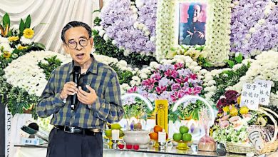 Photo of 约30亲友学生到场 送别陈清水