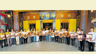 Photo of 怡保斗母宫众理事亮灯 周五起3天迎春庙会