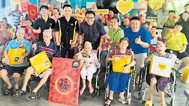 Photo of 雪隆万能慈善团队 访老人院派红包