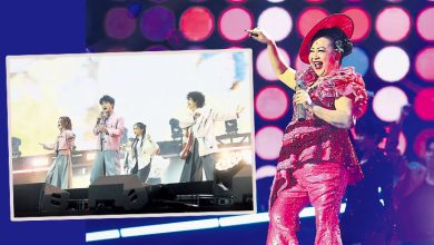 Photo of 薛家燕雨天录影玩谐音梗 “家燕姐(雨伞)遮大家”