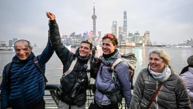 Photo of 两名法国人徒步一年半 穿越亚欧大陆抵达上海