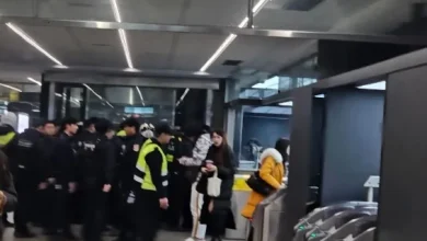 Photo of 视频 | 口袋露刀柄搭捷运 路人吓坏按紧急铃