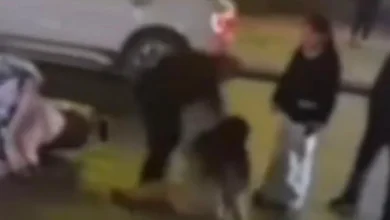 Photo of 夫妻年初三当街暴打15岁少女 劝阻路人也遭殃