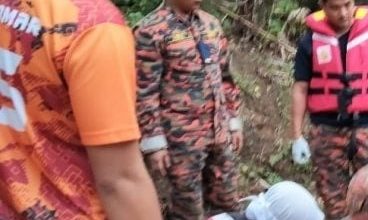 Photo of 脚陷河沙被困 男大生为救友溺亡