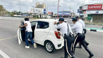 Photo of 玻州警察新春送暖 扶老过路 推车清石 获民众高度赞赏