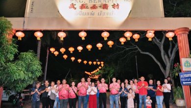 Photo of 武拉必新村红灯笼亮起 王丽丽: 挂灯笼凝聚人心