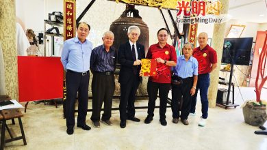 Photo of 日驻槟总领事参观蛇庙 赞槟历史文化 将向国人推广