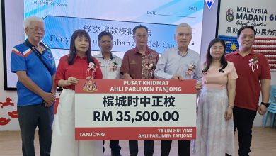 Photo of 林慧英拨3.55万元 助时中正校购智能一体机