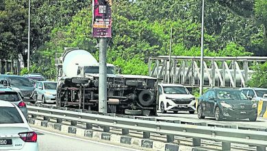 Photo of 敦林大道罗里翻复 通往市区方向大堵车
