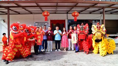Photo of 醒獅向《光明》《星洲》獻瑞 恭贺年初二开工大吉
