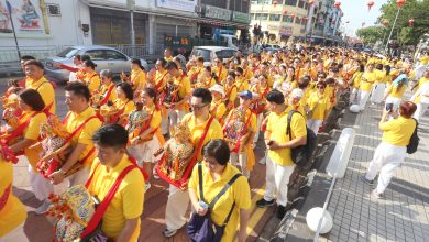 Photo of 姓周桥天公诞游行 200尊神明金身现街头