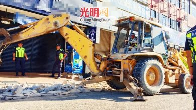 Photo of 5商店霸占公共停车位 大年市会派挖泥机铲平