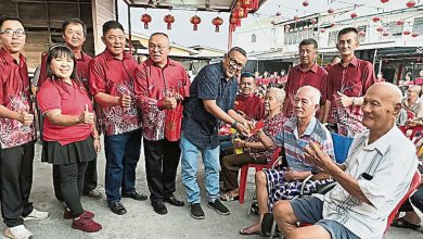 Photo of 高渊港口天后圣母宫送暖 红包奖励金赠长者学生