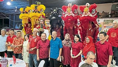 Photo of 【甲抛峇底国会联委会团拜】赖国平：佳节不忘援助 礼篮红包送暖贫户