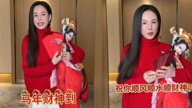 Photo of 吓到网友!李若彤拜年手抱人型抱枕被误认纸扎公仔
