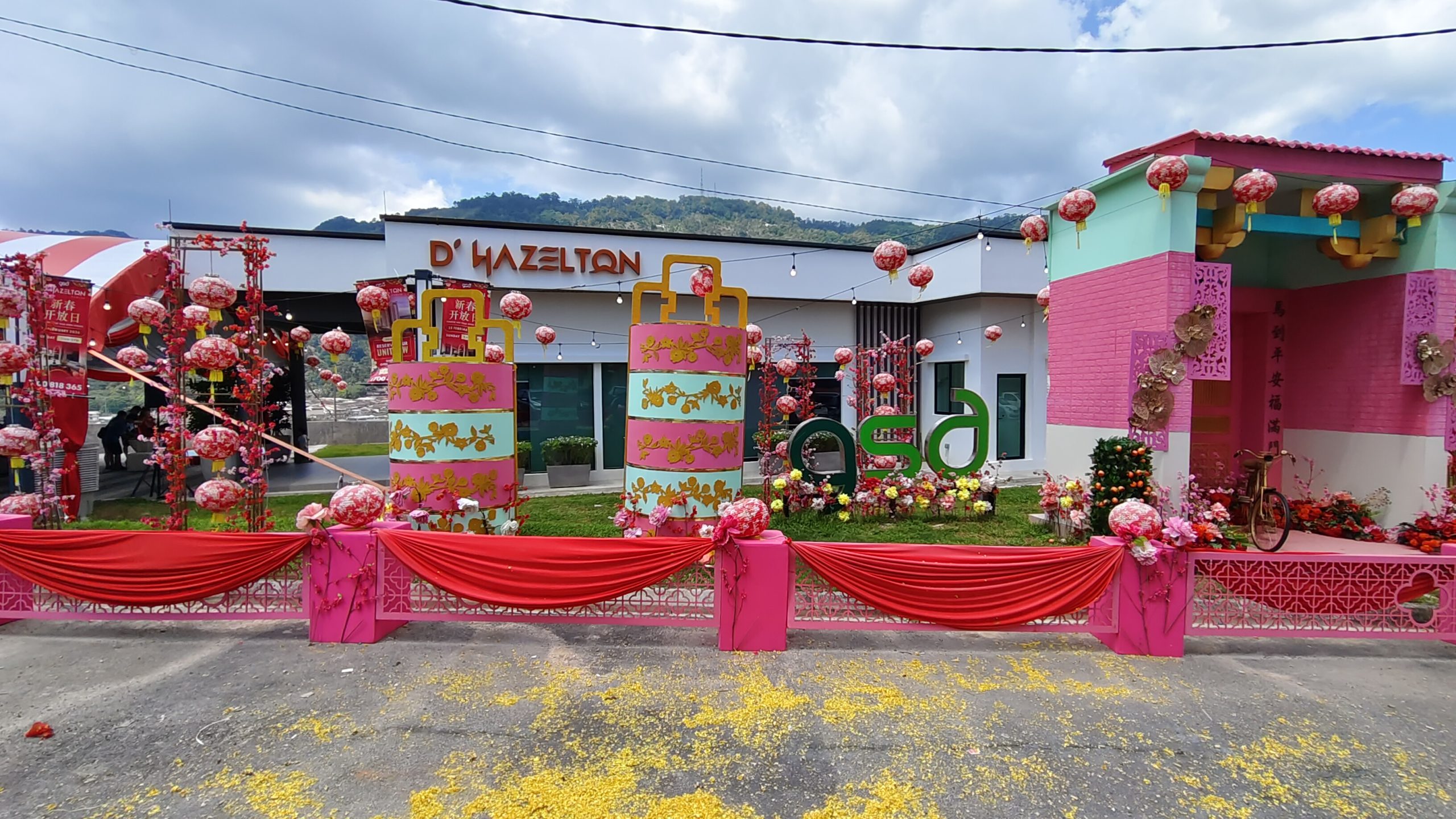 位於檳城发林Jalan Bukit Kukus的D’Hazelton销售展厅外观。