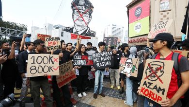 Photo of 数百人週日参加“逮捕阿占”集会 多人高举大字报表达不满之情