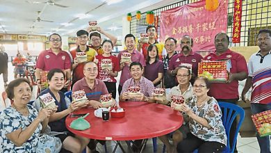 Photo of 太平国州议员贩商大厦贺年