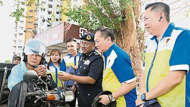 Photo of 槟陆交局道路安全行动 派礼包骑士获换标准头盔