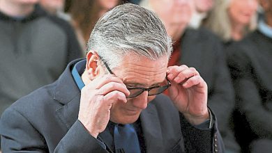 Photo of 【美富豪淫魔案】24小时内2幕僚离职 英相表明不辞职