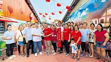 Photo of 霹首选最具年味5新村 吴家良走访颁奖