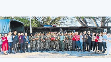 Photo of 1060盒年柑移交北马数军营 黄荣盛新春送暖陆军队