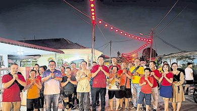 Photo of 村民见证  烟火助阵 500灯笼照亮新文英新村