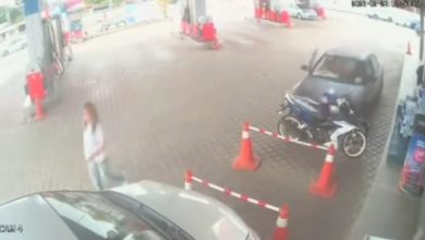 Photo of 轿车连撞2摩多1车 倒车后再“补撞”