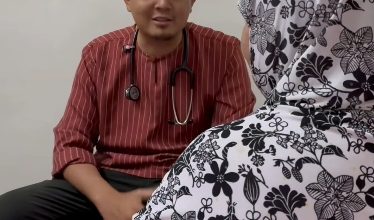 Photo of 阿克马的另一面 深夜坚持义诊 关心病患如家人