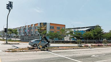 Photo of 士邦卫星市路口 设施遭撞交通系统失灵