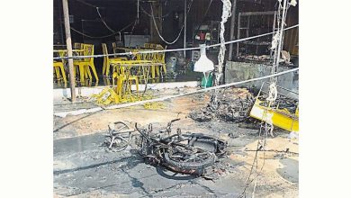 Photo of 2售烟花爆竹摊帐篷失火 女业主延扣3天