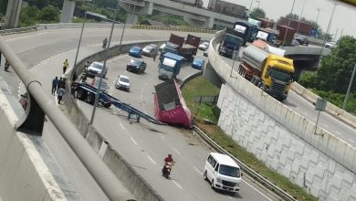 Photo of 货柜罗里疑超速 导致拖架货柜脱落坠路