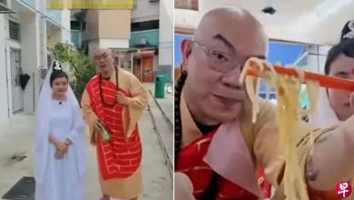 Photo of 狮城美食博主 扮唐僧吃虾面被轰不尊重