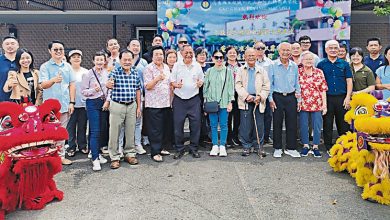 Photo of 已故张文忠捐地建校 家族50后人访新亚