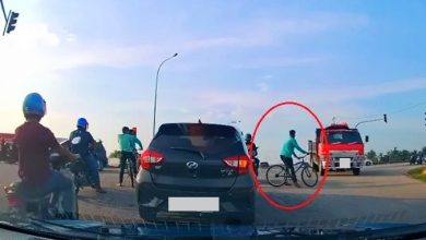 Photo of 【视频】男子乱过马路险酿祸 司机急刹怒追扔脚车