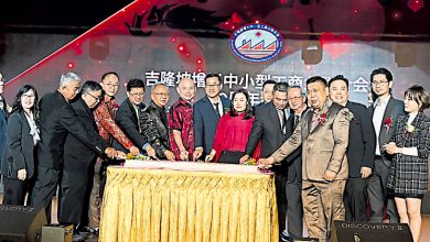 Photo of 【增光中小型工商业联合会50周年】2万捐增江华小 金牌匾招标筹获9188元