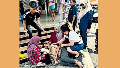 Photo of 骑摩多被车撞后逃 附近民众施援警员儿