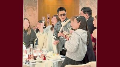 Photo of 古天乐突现身婚宴 与宾客爽干杯合照