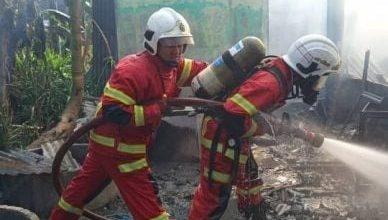 Photo of “妈……着火了!” 疑纵火反锁房内 失常男烧死