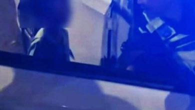 Photo of 视频〡不听话玩鞭炮 父母拦警车求“教育”孩子